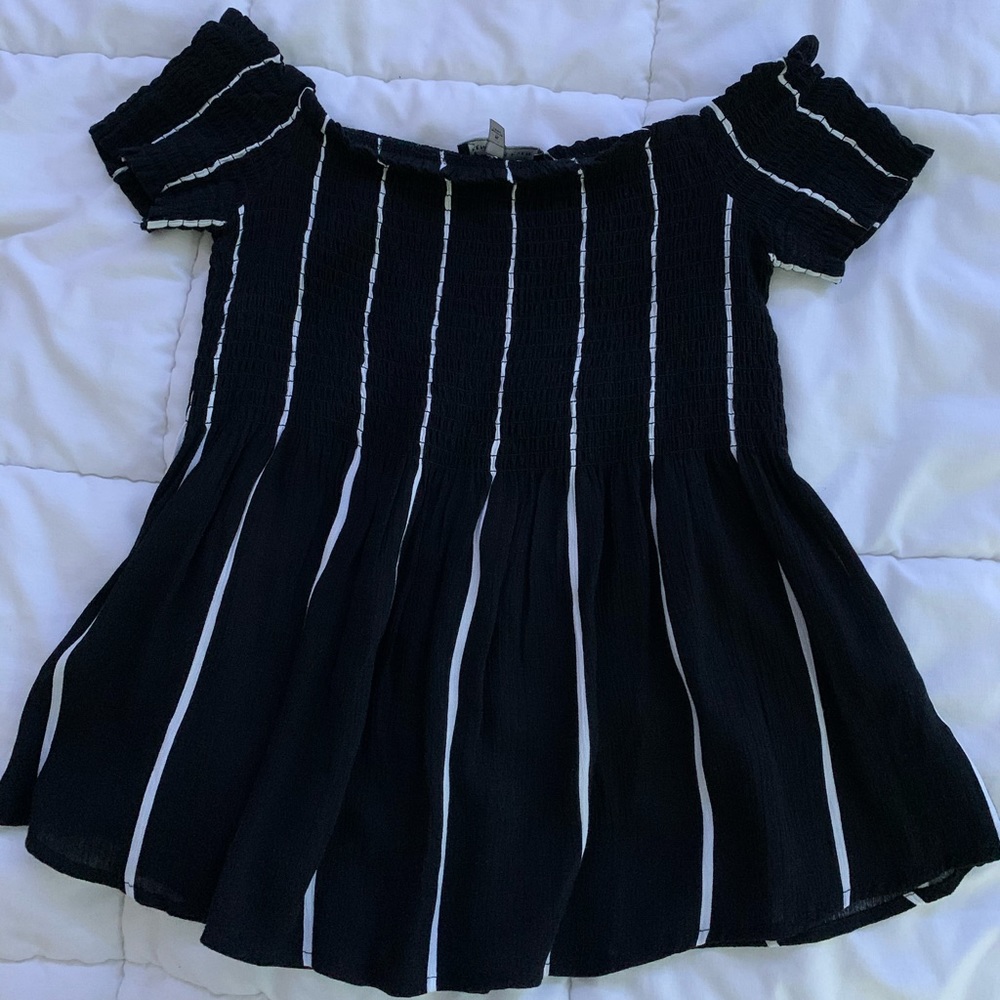 OFF THE SHOULDER FLOWY TOP